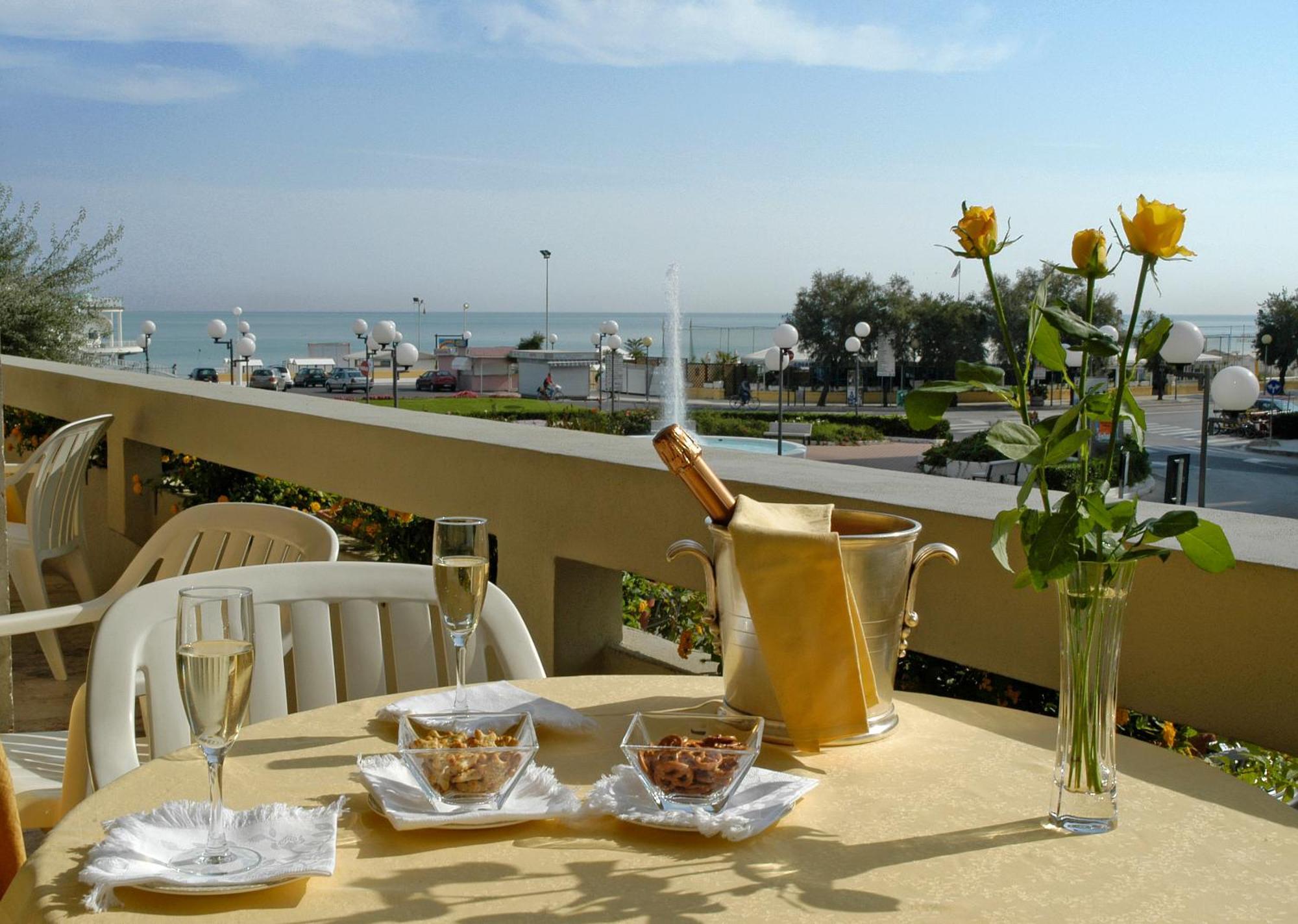 Hotel Palace Senigallia Esterno foto