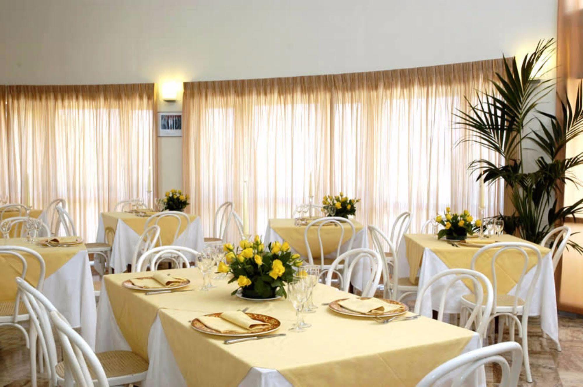 Hotel Palace Senigallia Esterno foto