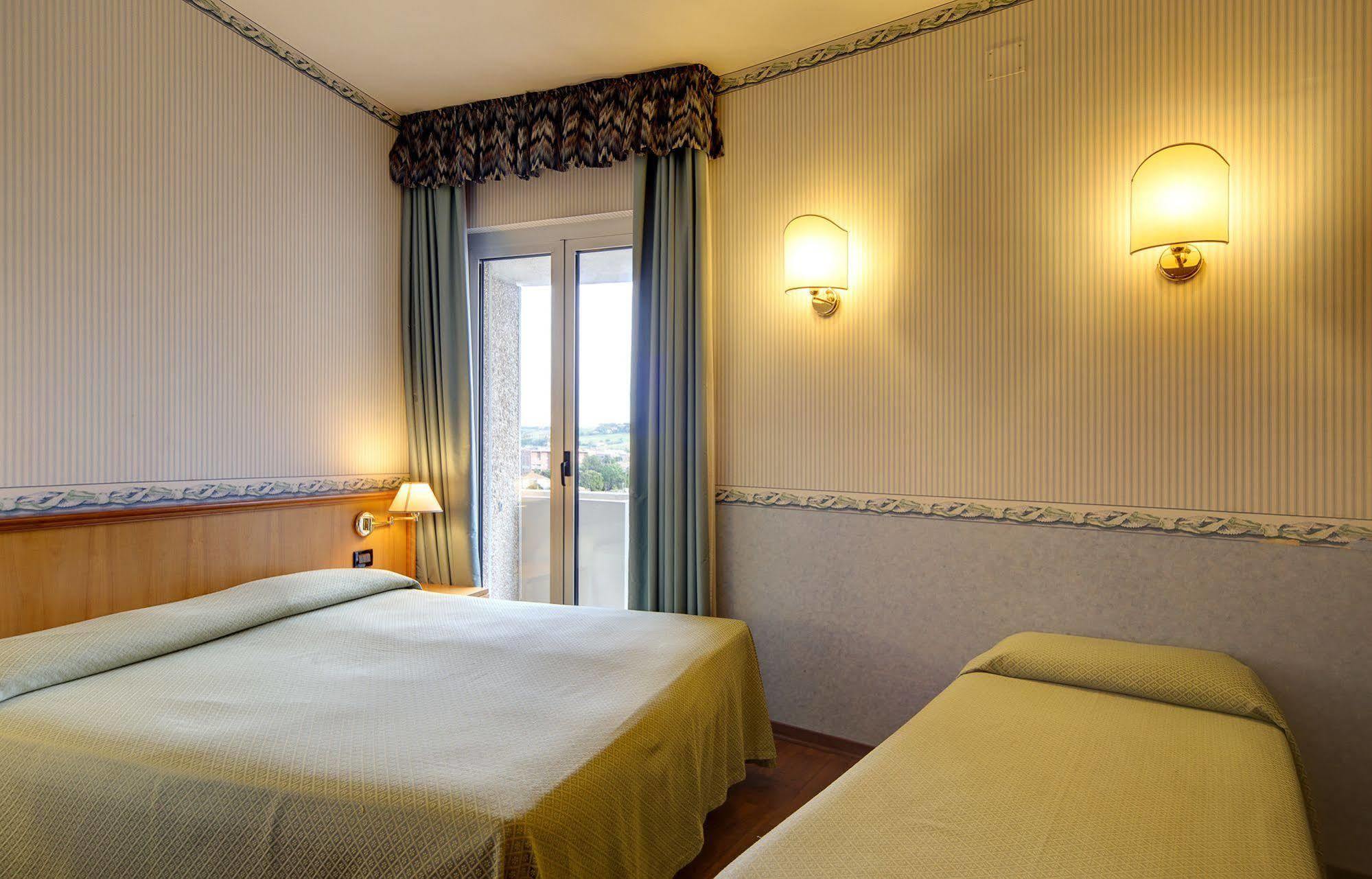 Hotel Palace Senigallia Esterno foto